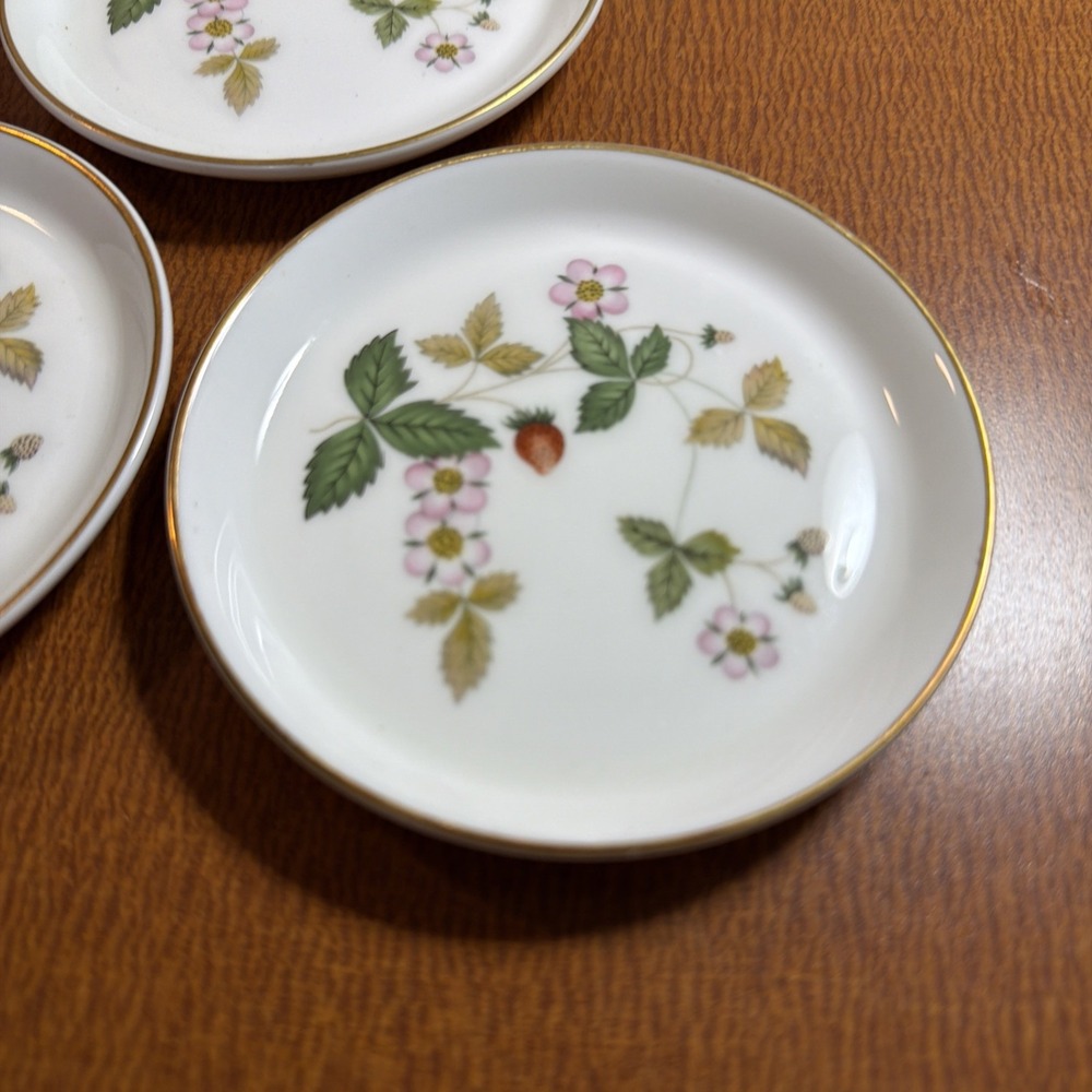 Set Of 3 Wedgewood Bone China Wild Strawberry Round Trinket Dish 4" England
